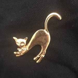 Gold cat brooch